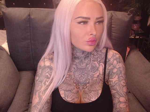 MilaElaine webcam