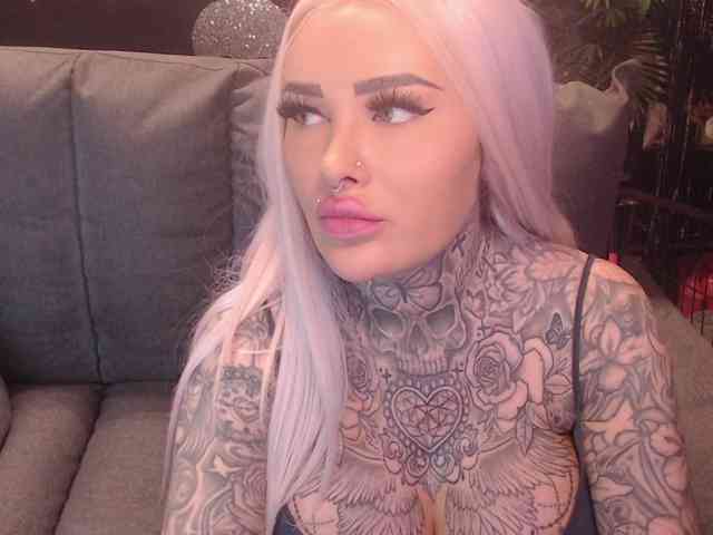 MilaElaine webcam