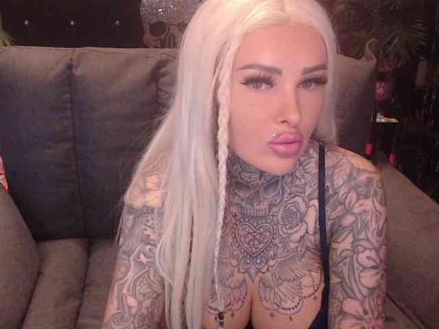 MilaElaine webcam