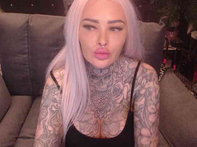 MilaElaine webcam