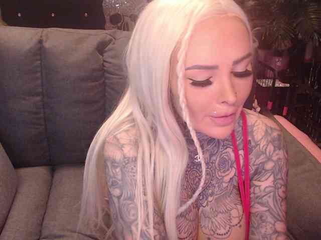 MilaElaine webcam