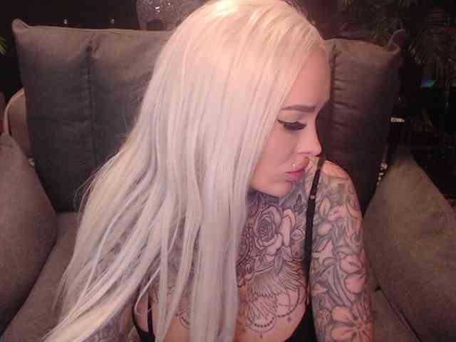 MilaElaine webcam