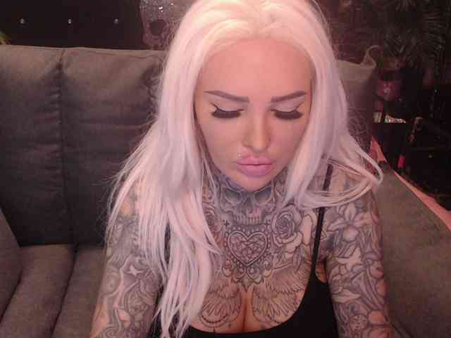 MilaElaine webcam