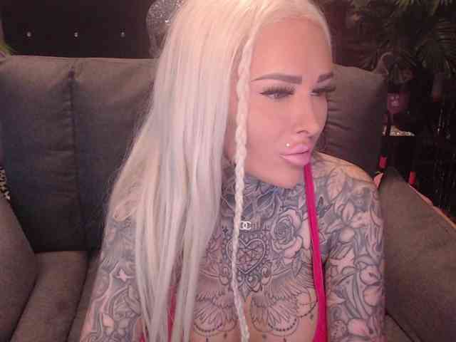 MilaElaine webcam