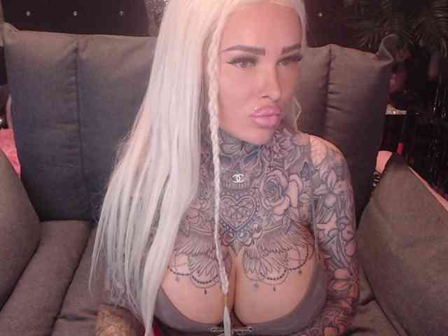 MilaElaine webcam