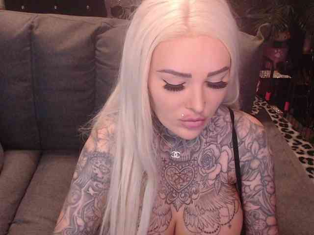 MilaElaine webcam