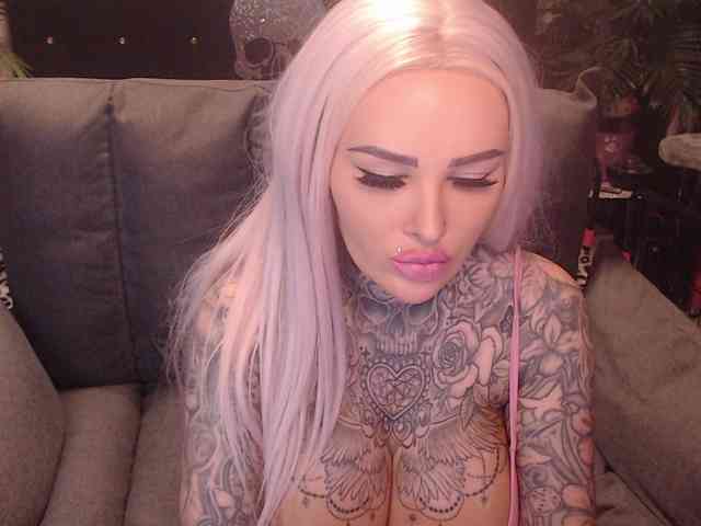 MilaElaine webcam