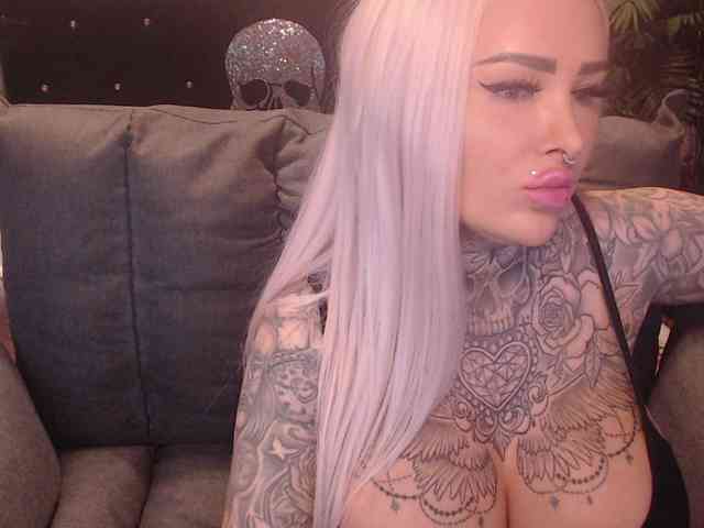 MilaElaine webcam