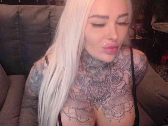 MilaElaine webcam