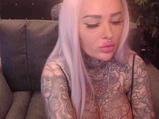 MilaElaine webcam