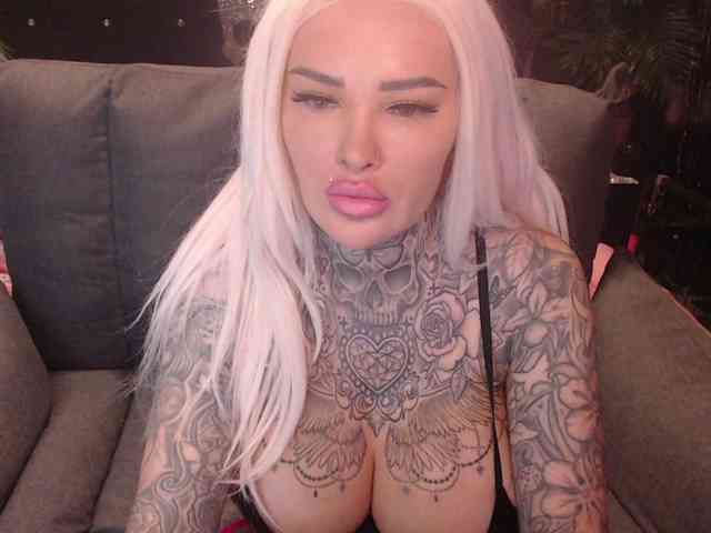 MilaElaine webcam