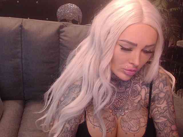MilaElaine webcam