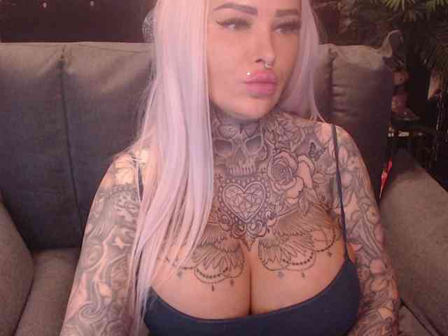 Model: MilaElaine