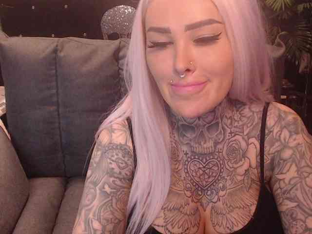 MilaElaine webcam