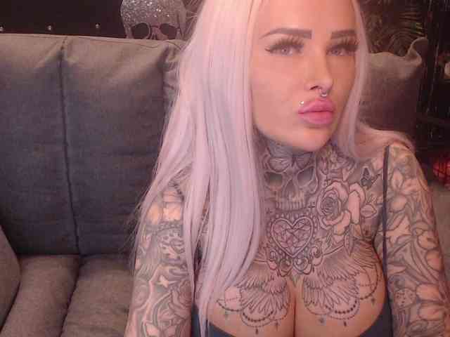 MilaElaine webcam