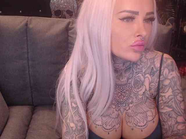 MilaElaine webcam