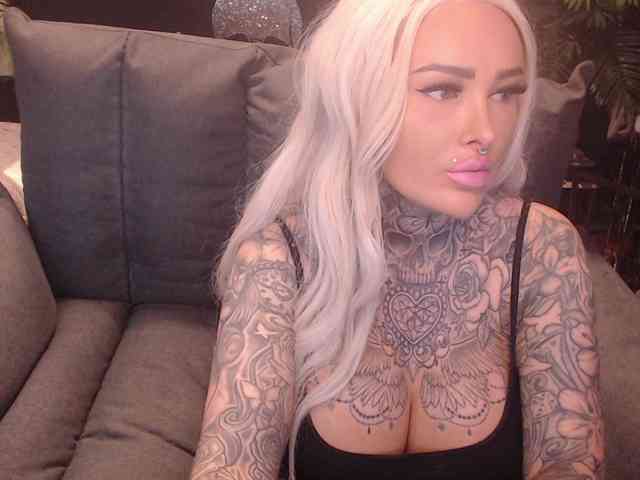 MilaElaine webcam