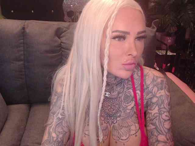 MilaElaine webcam