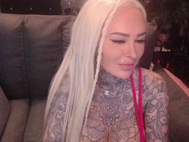 MilaElaine webcam
