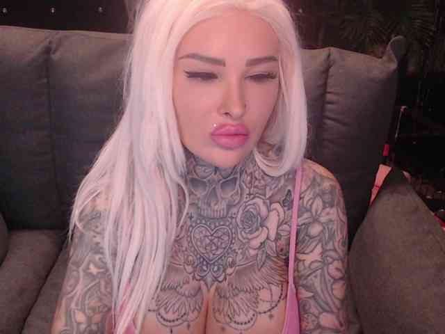 Model: MilaElaine