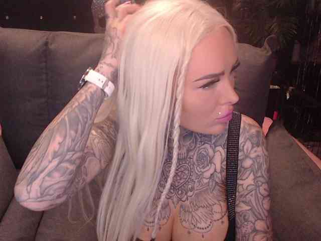 Model: MilaElaine