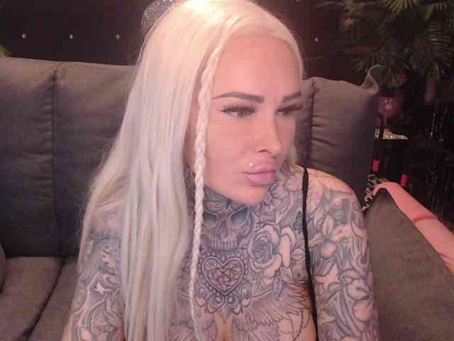 MilaElaine webcam