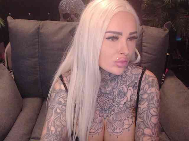 MilaElaine webcam