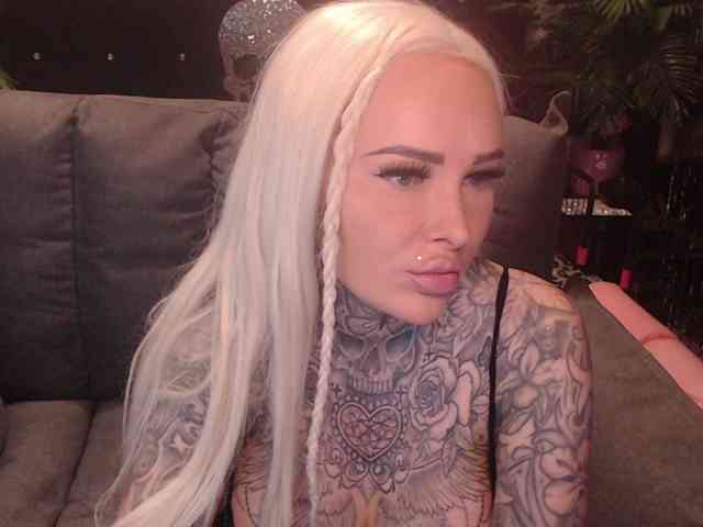Model: MilaElaine