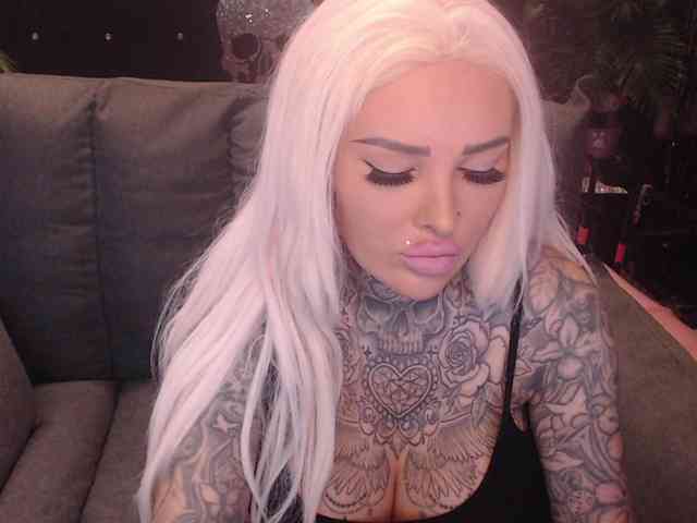 MilaElaine webcam