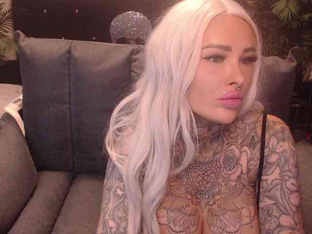 MilaElaine webcam