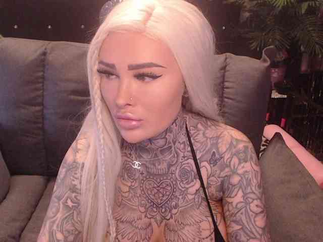 MilaElaine webcam