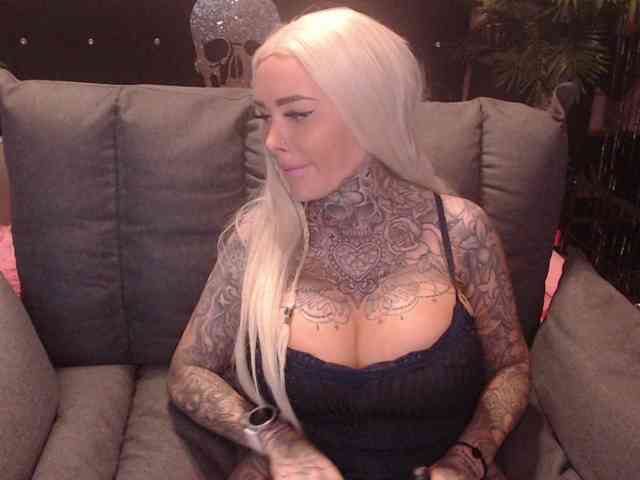 MilaElaine webcam