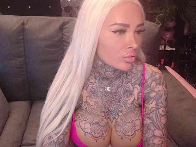Model: MilaElaine