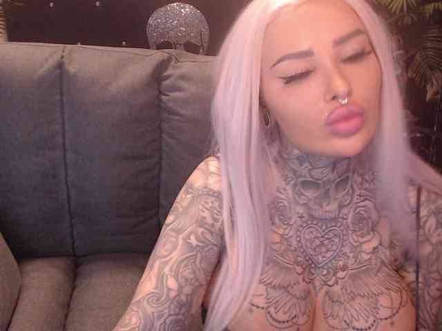 MilaElaine webcam