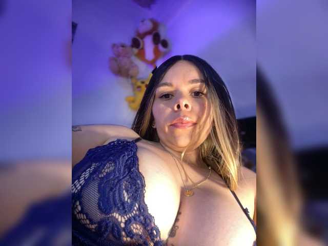erika18love live cam on BongaCams