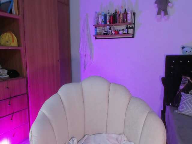 erika18love live cam on BongaCams