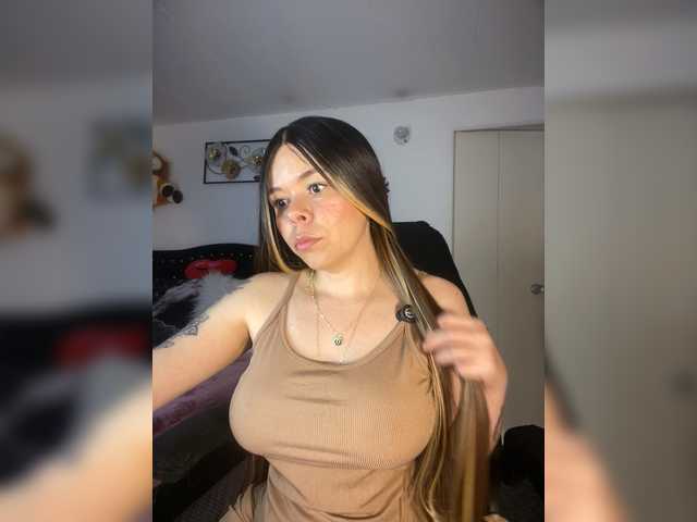 erika18love's BongaCams show and profile