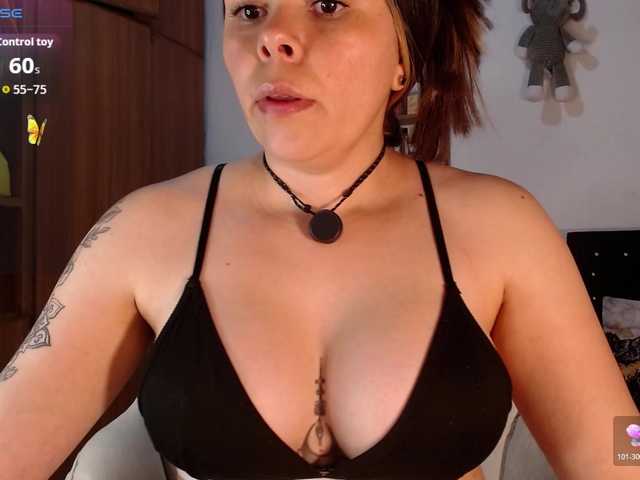 erika18love live cam on BongaCams