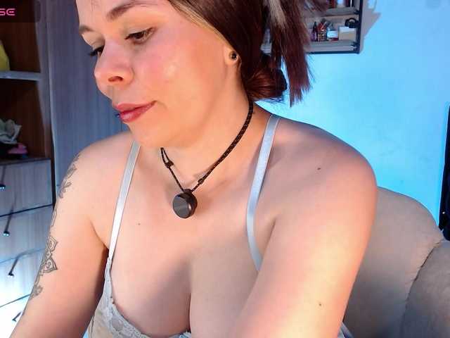 erika18love live cam on BongaCams