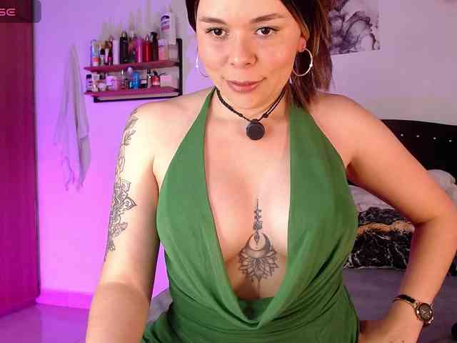 Model: erika18love