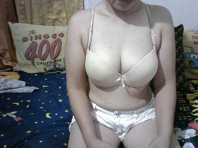 erica-4u live cam on BongaCams