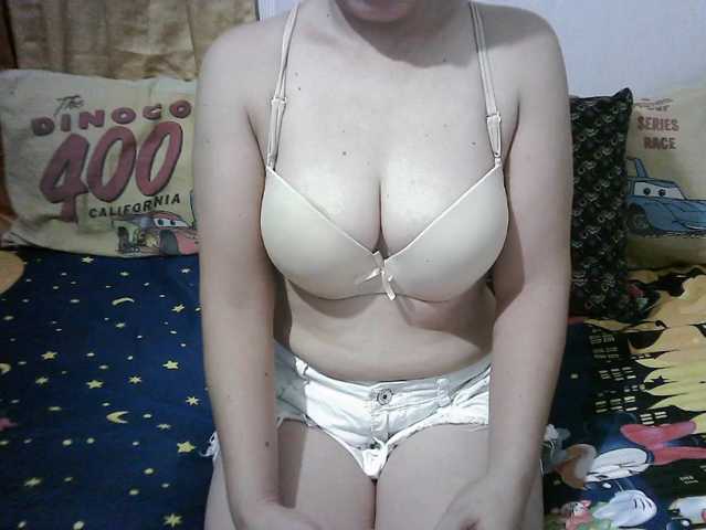 erica-4u live cam on BongaCams