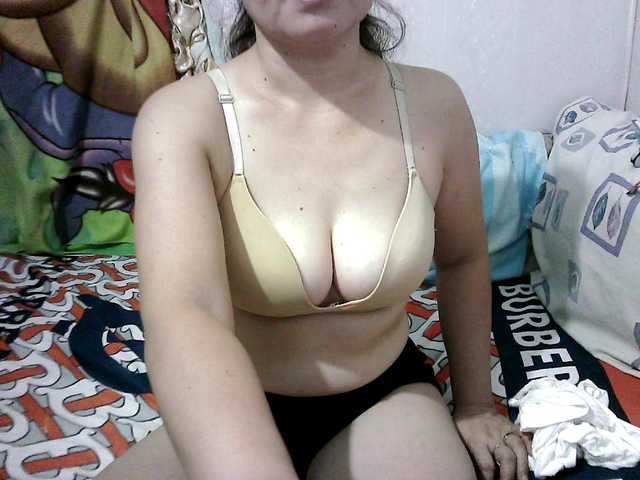 erica-4u live cam on BongaCams