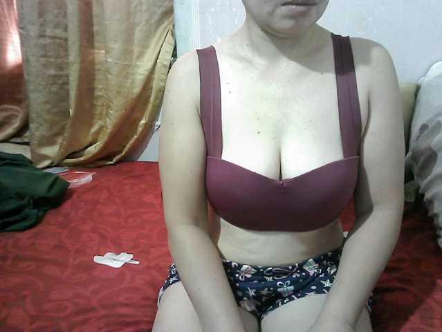 erica-4u live cam on BongaCams