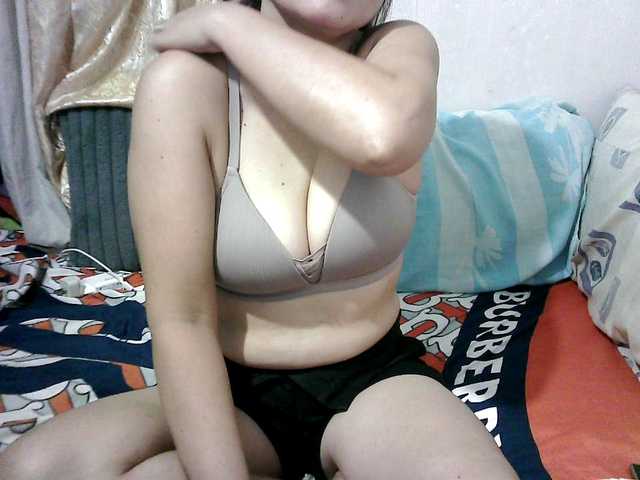 erica-4u live cam on BongaCams