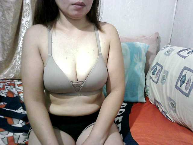 erica-4u live cam on BongaCams