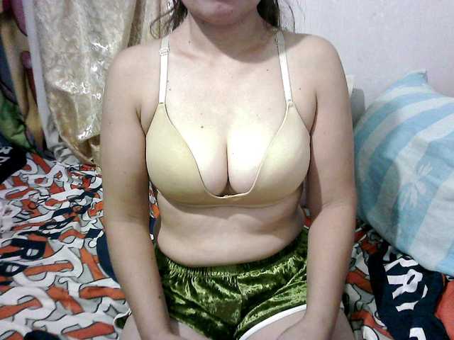 erica-4u live cam on BongaCams