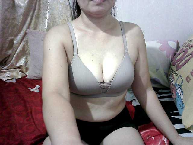 erica-4u live cam on BongaCams