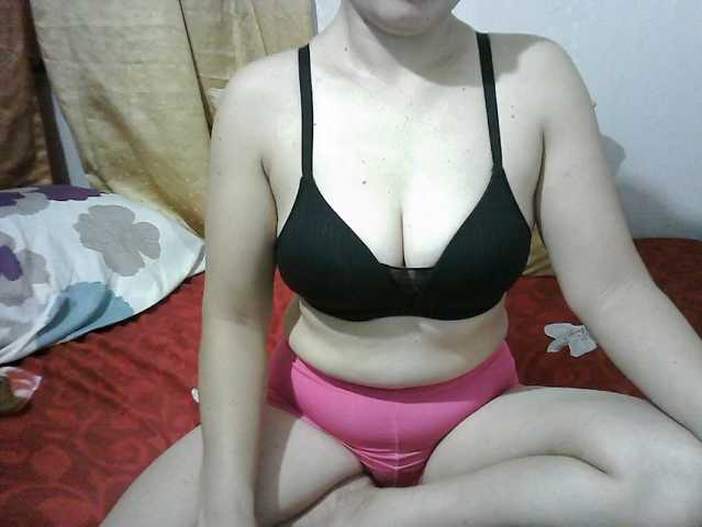 erica-4u live cam on BongaCams