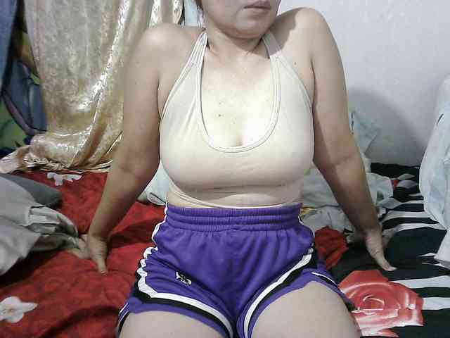 erica-4u Live Webcam on BongaCams